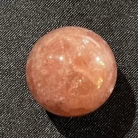 Sphère de quartz cerise