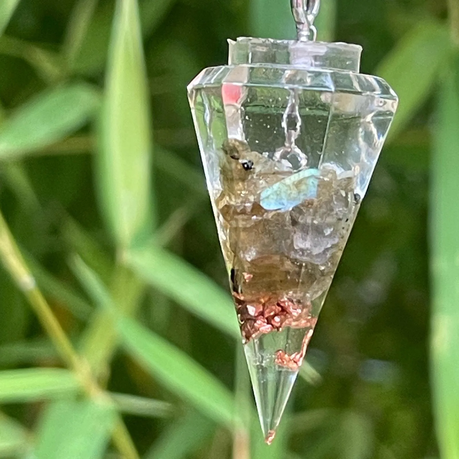 pendule orgonite pour radiesthésie et énergie labradorite