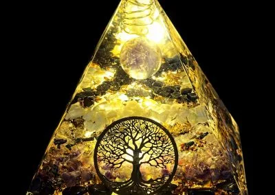Pyramide Orgonite Personnalisée avec symbole Arbre de vie