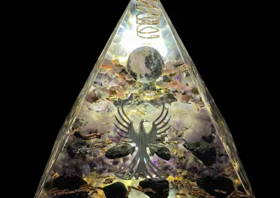 Pyramide astrologique personnalisée avec symbole phénix