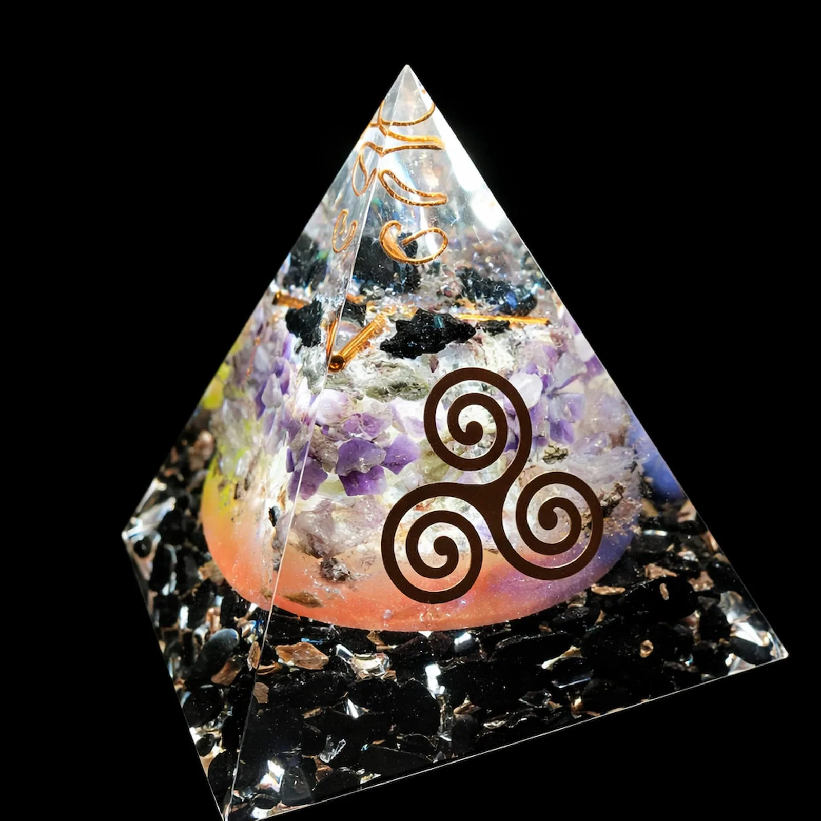 Pyramide geobiologie dominante chromatique rouge
