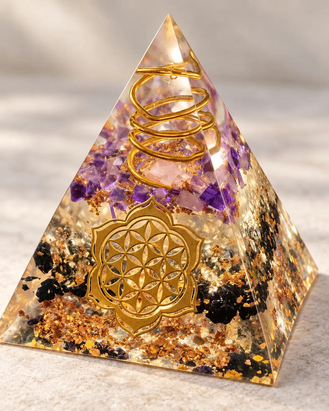 Orgonite apaisante pour la nuit Orgonite aux teintes violettes et douces pour une ambiance de sommeil paisible