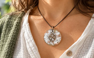 Porter un pendentif orgonite au quotidien : conseils et usages